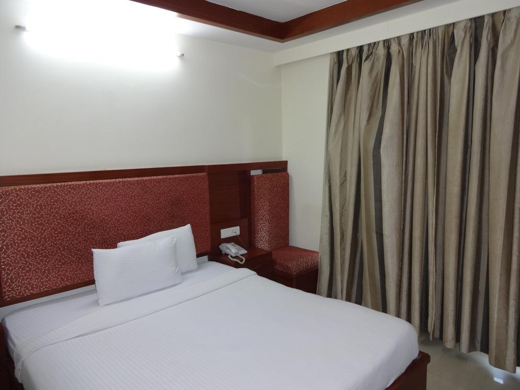 La Hospin Hotel Rājahmundry Zimmer foto