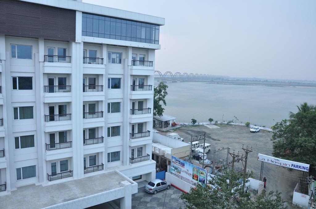 La Hospin Hotel Rājahmundry Zimmer foto