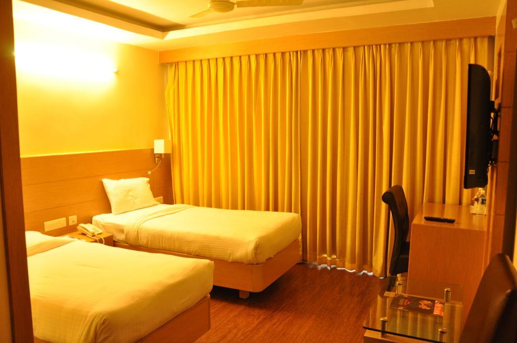 La Hospin Hotel Rājahmundry Zimmer foto